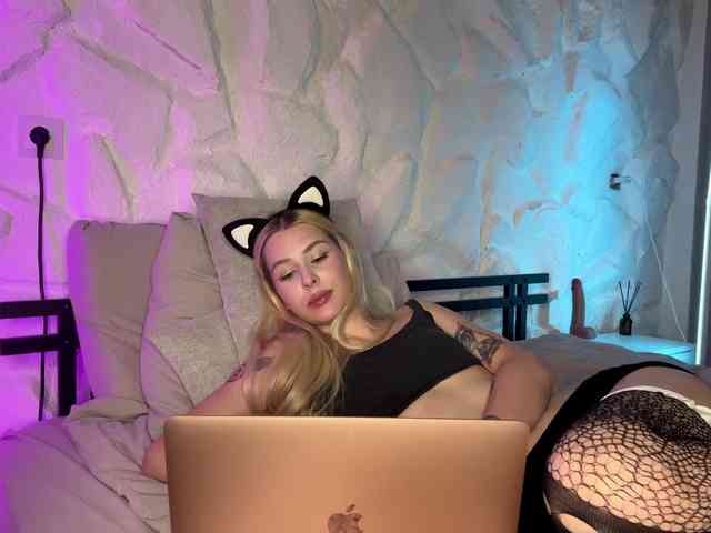 leilaelli webcam