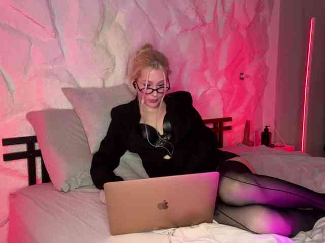 leilaelli webcam