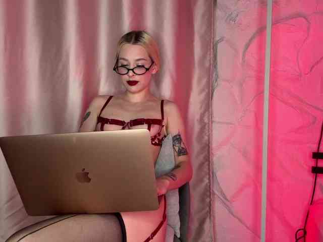 leilaelli webcam