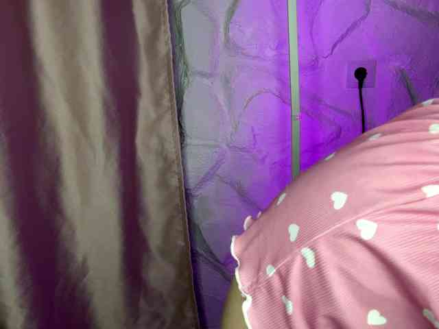 leilaelli webcam