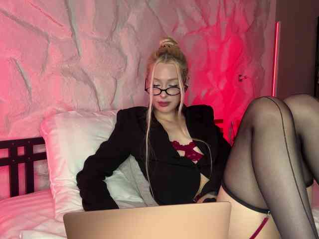 leilaelli webcam