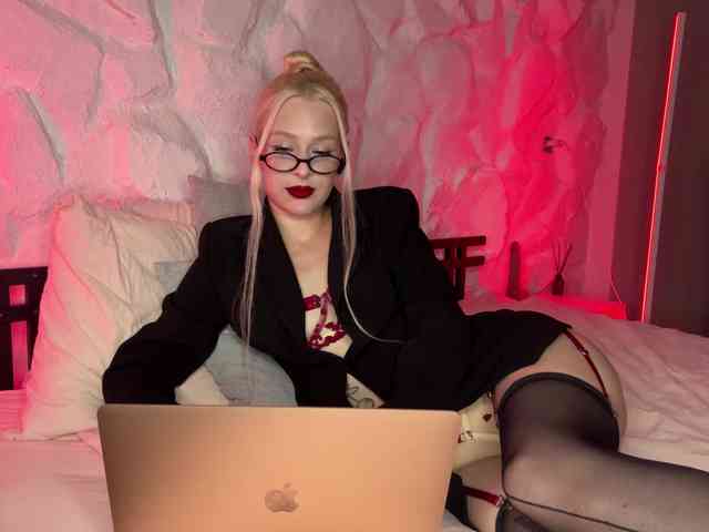 leilaelli webcam