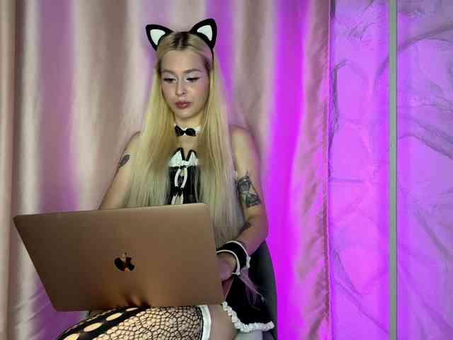 leilaelli webcam