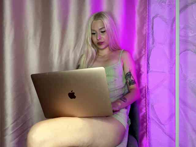 leilaelli webcam