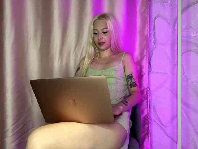 leilaelli webcam