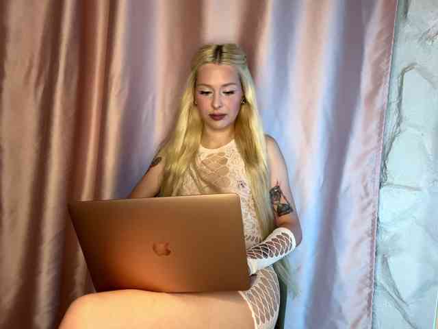 leilaelli webcam