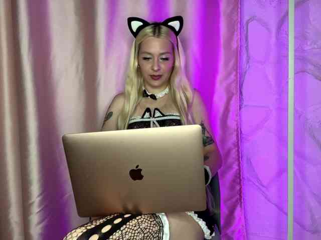 leilaelli webcam