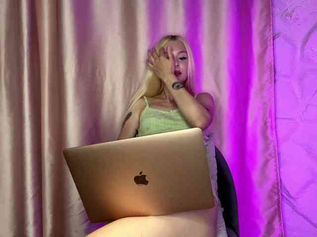 leilaelli webcam