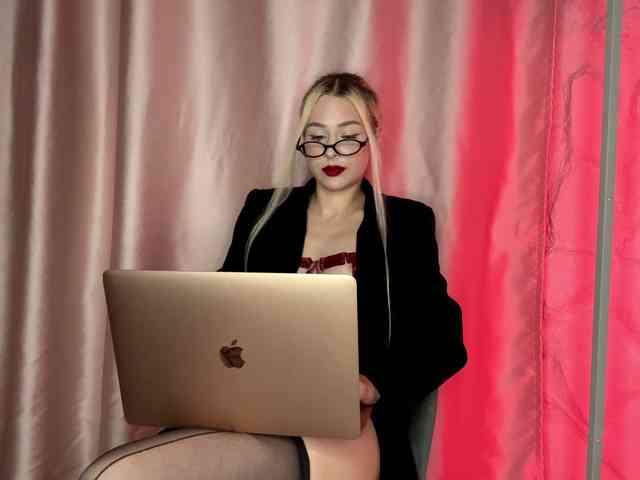 leilaelli webcam