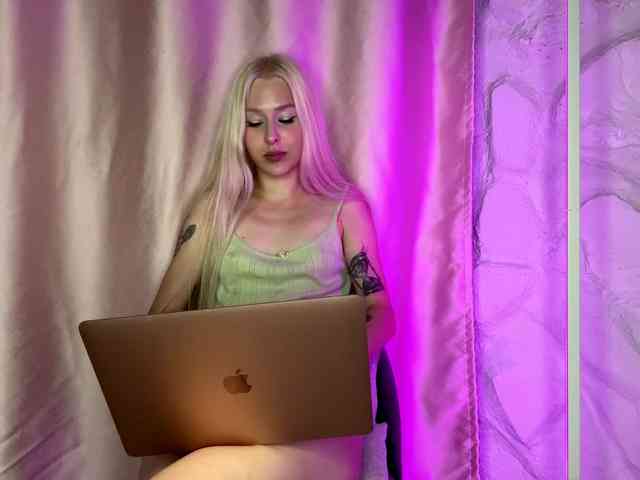 leilaelli webcam