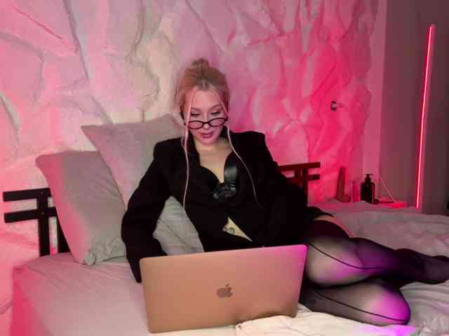 leilaelli webcam