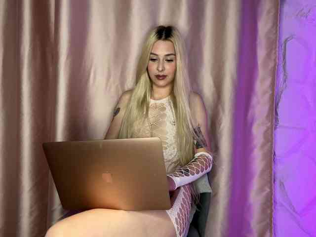 leilaelli webcam