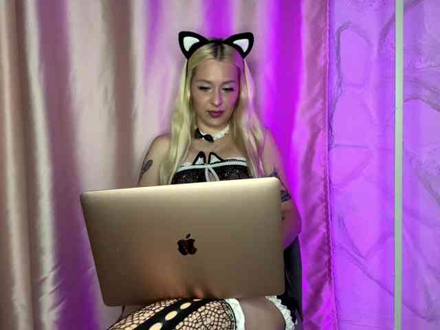 leilaelli webcam