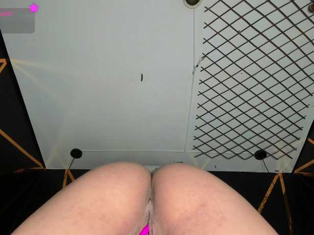 awesomeparty19 live cam on BongaCams