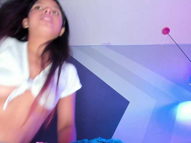 awesomeparty19 live cam on BongaCams