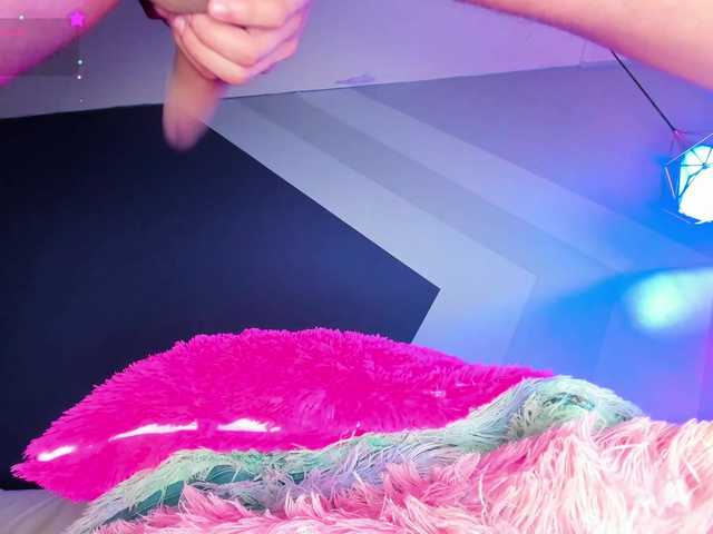 awesomeparty19 live cam on UnifiedCams