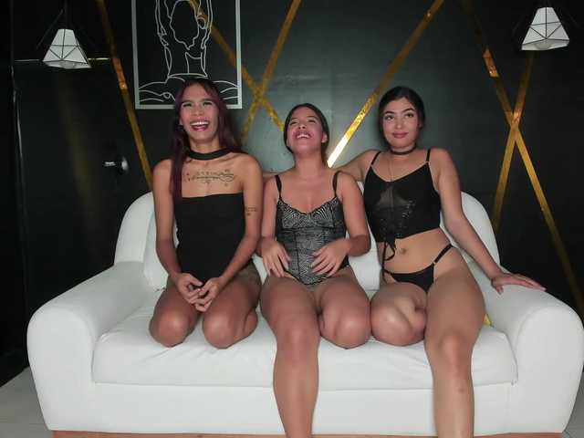 awesomeparty19 live cam on BongaCams