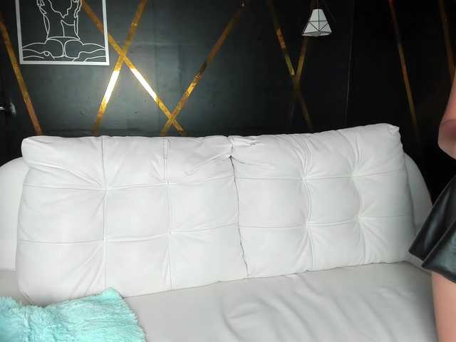 awesomeparty19 live cam on BongaCams