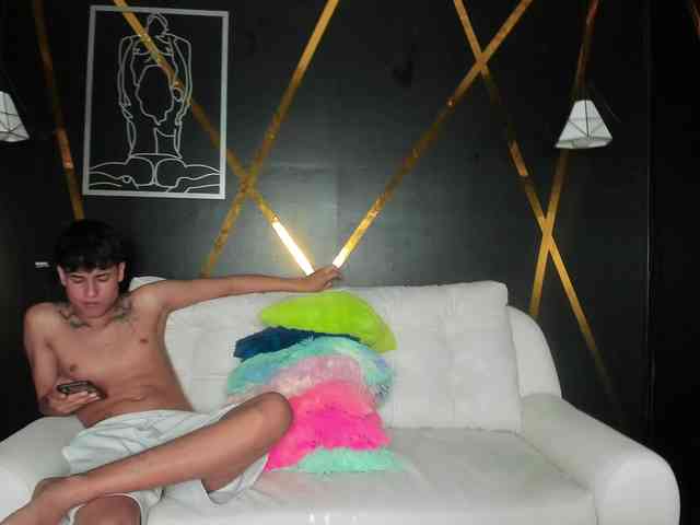 awesomeparty19 webcam