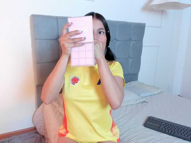 melanie-gates live cam on BongaCams