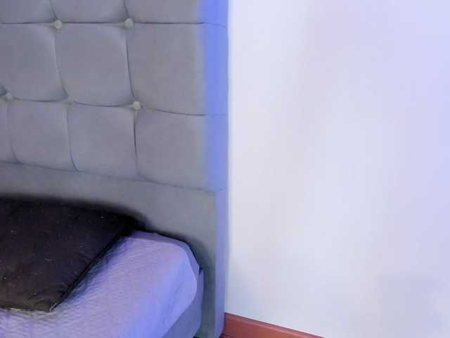 melanie-gates live cam on BongaCams