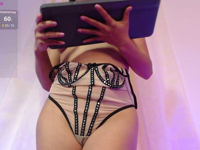 melanie-gates live cam on BongaCams