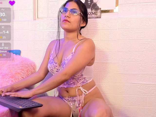 melanie-gates live cam on BongaCams
