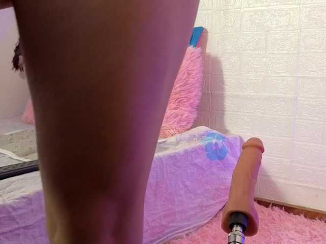 melanie-gates live cam on BongaCams