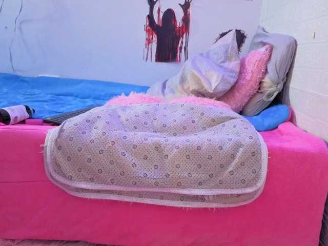 melanie-gates live cam on BongaCams