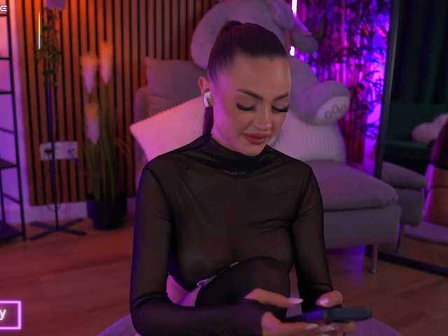 le modèle AlyseBaby est en webcam porno dans un show sur le site bongacams, il possède les tags suivants: White/Caucasian,Brunette,Shaved