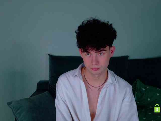 moongloww Live Webcam on BongaCams