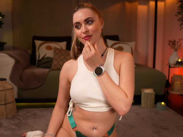 SofiaWaveess live webcam show