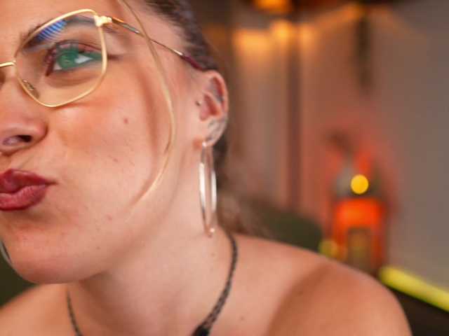 SofiaWaveess live cam on BongaCams