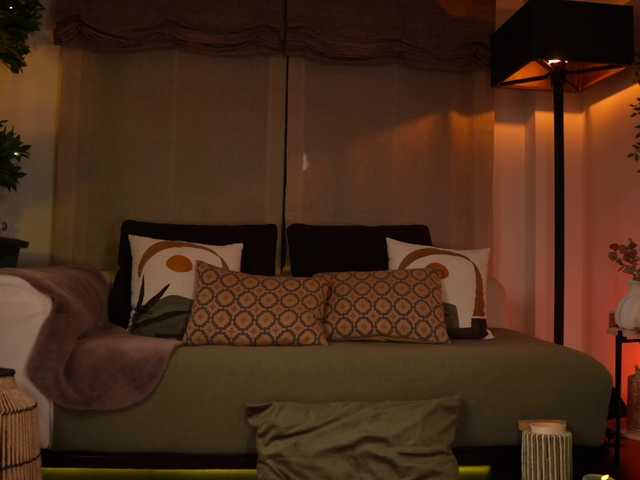 SofiaWaveess live webcam show