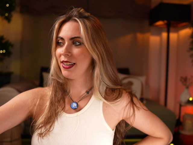 SofiaWaveess live webcam show