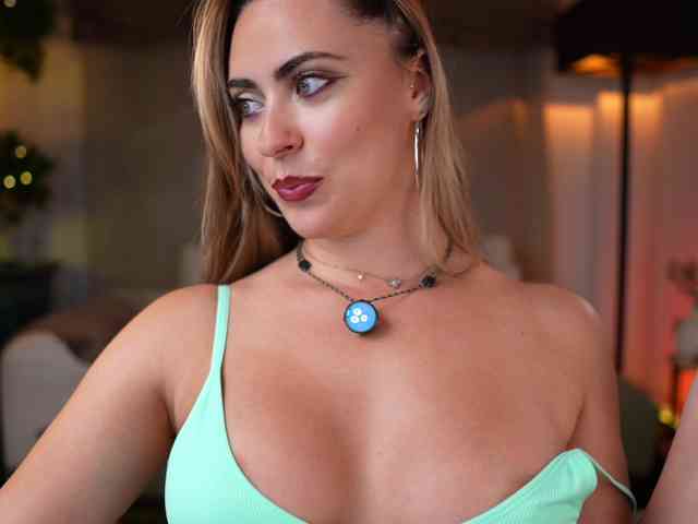 SofiaWaveess webcam