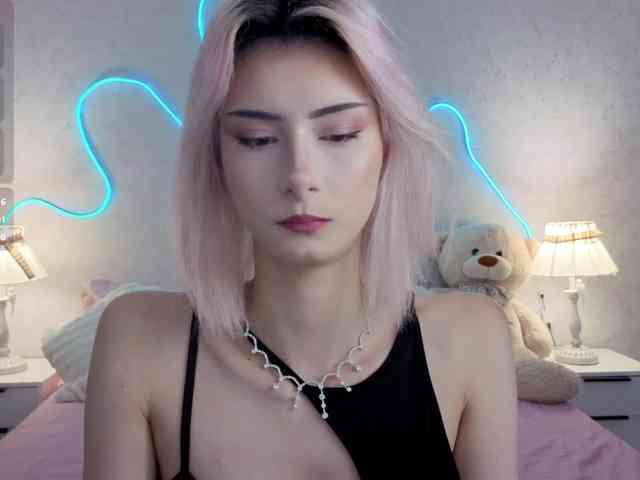 Kittysocutie's cam show statistics and live stream