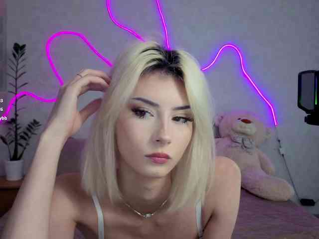 Kittysocutie's cam show statistics and live stream