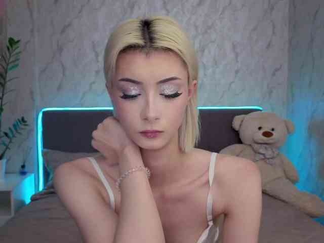 Модель: kittysocutie