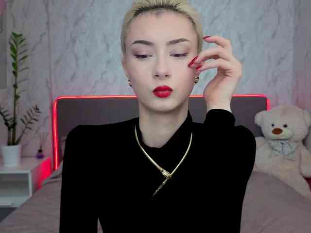 该模特正在直播。 kittysocutie