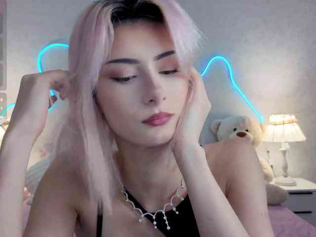 Kittysocutie's cam show statistics and live stream