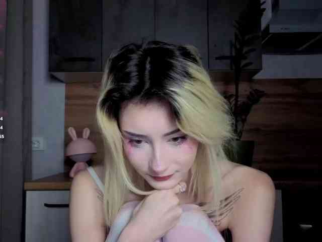 kittysocutie live female cam on bongacams