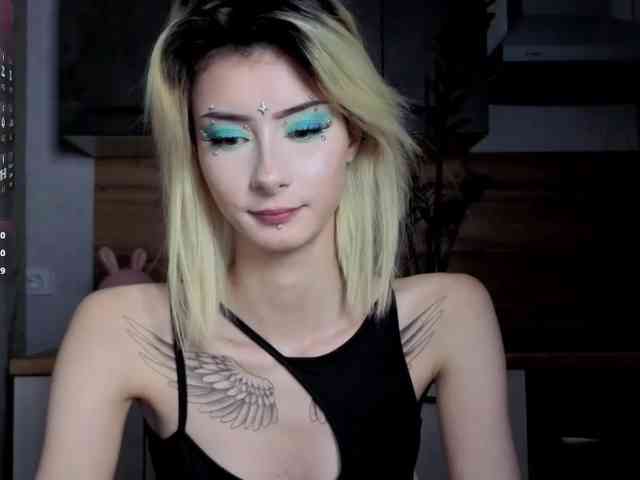 kittysocutie live female cam on bongacams