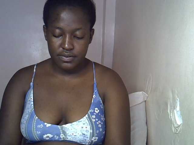 le modèle Honey-drop est en webcam porno dans un show sur le site bongacams, il possède les tags suivants: Ebony,Brunette,Trimmed