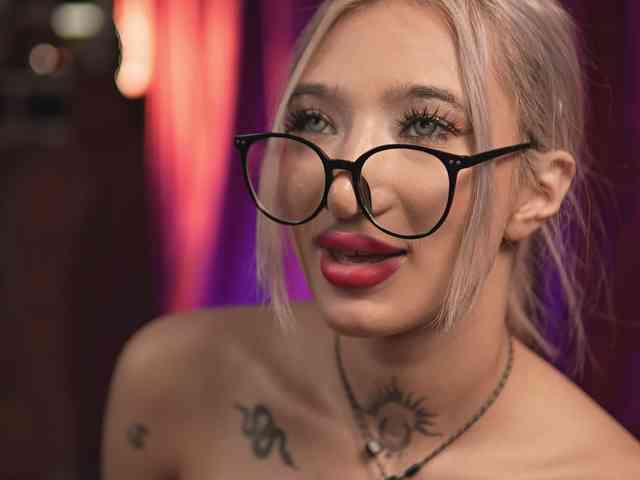 Model: SiennaJayden