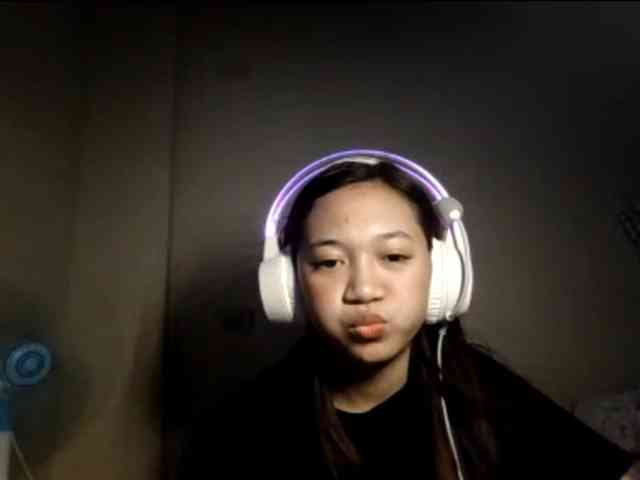 MavisFrisbey Live Webcam on BongaCams