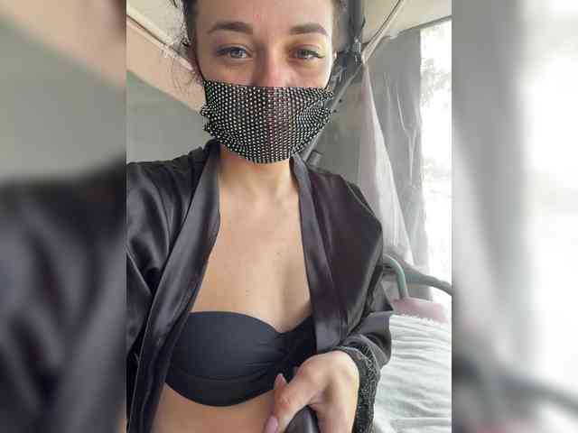 VikkiMouse18 webcam