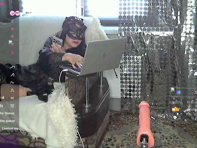 VikkiMouse18 webcam