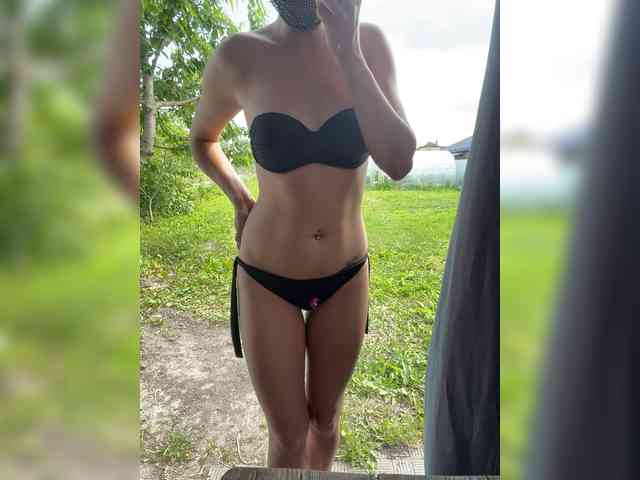 VikkiMouse18 webcam