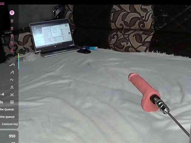 VikkiMouse18 webcam